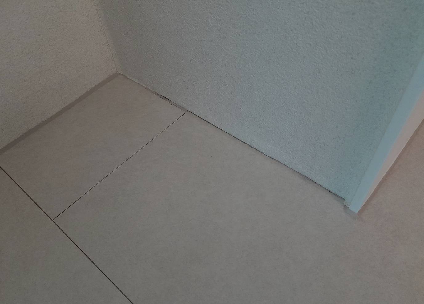 바닥과 벽면 사이 코킹전